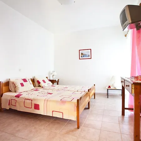 Zoi Apartmanhotel Thrónio
